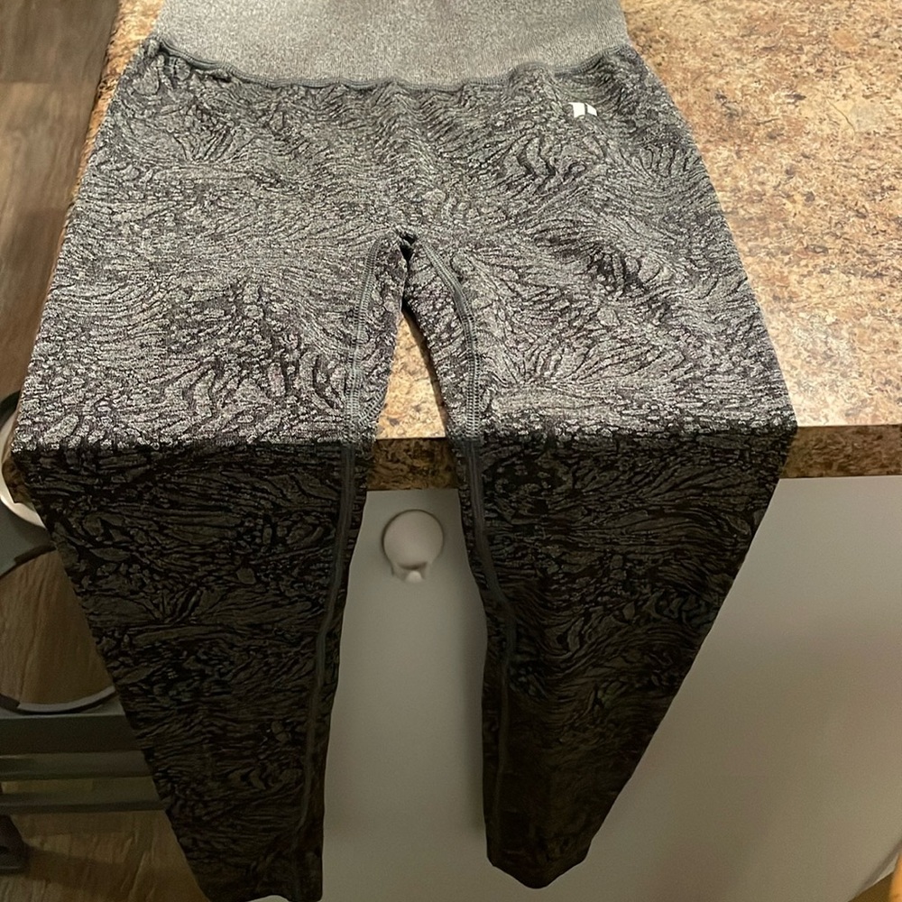 Iamfirstphorm women’s leggings grey multi color design size XS/S